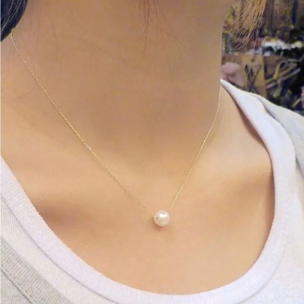 Pearl-like pedant Necklace 🤍 minimalist design, gold colour chain